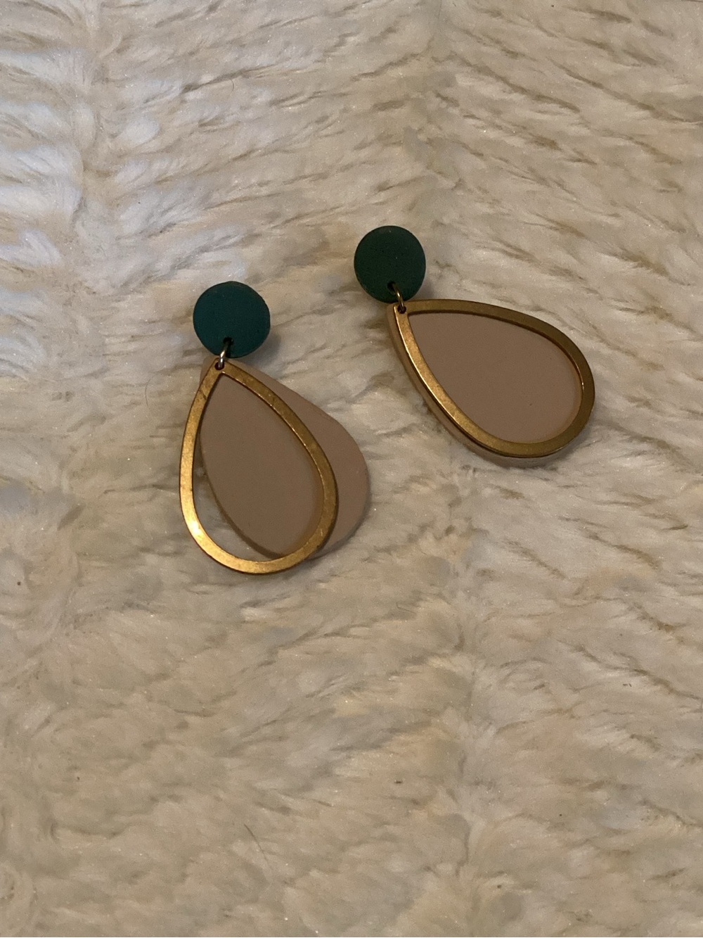 Beautiful Drop Shaped Dangle Tear Womens Tan/green Teardrop Earrings